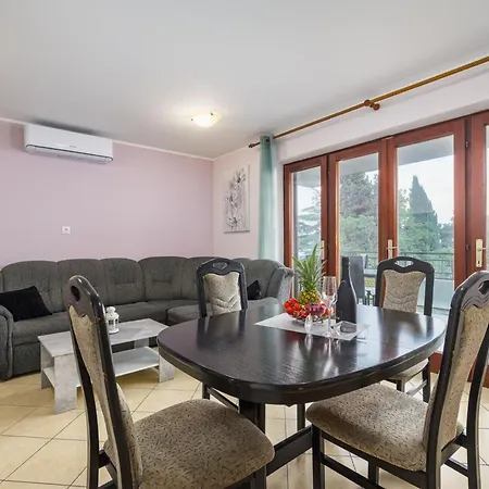 Apartment Charming With Wonderful Sea View