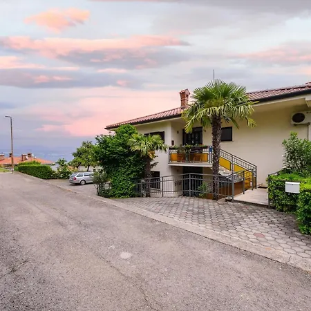 Apartment Charming With Wonderful Sea View *